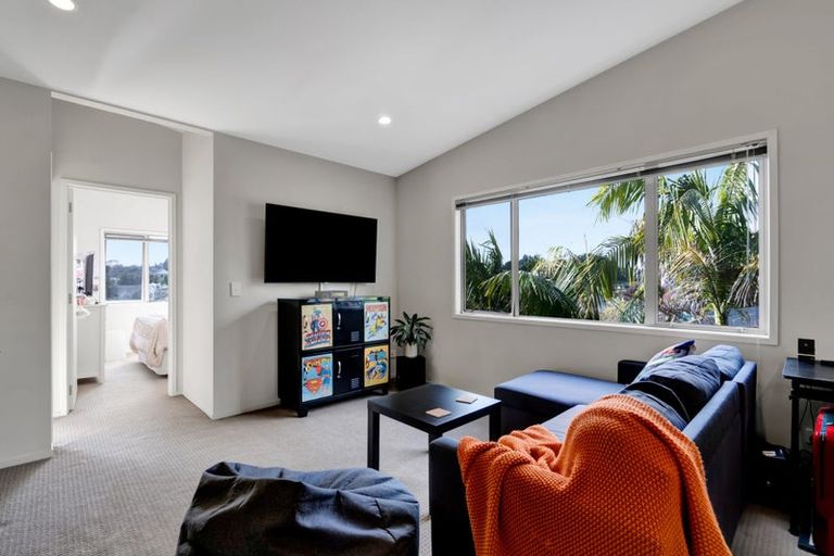 Photo of property in 10 Caledonia Place, Highlands Park, New Plymouth, 4312