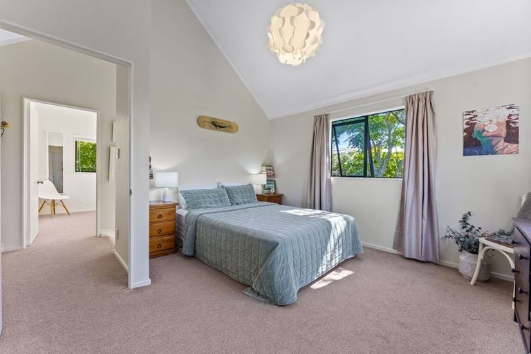 Photo of property in 1/12 Philson Terrace, Browns Bay, Auckland, 0630