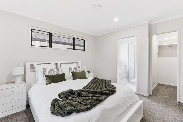 Photo of property in 4 Kriletich Drive, Kumeu, 0810