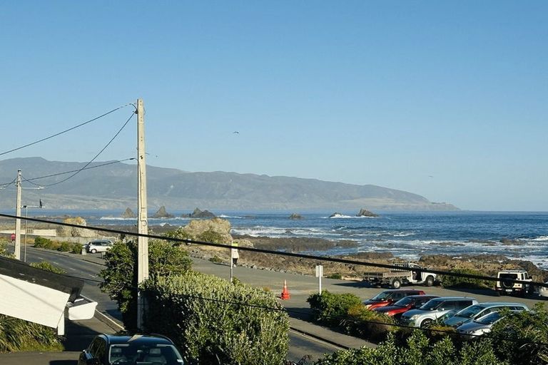 Photo of property in 438 The Esplanade, Island Bay, Wellington, 6023