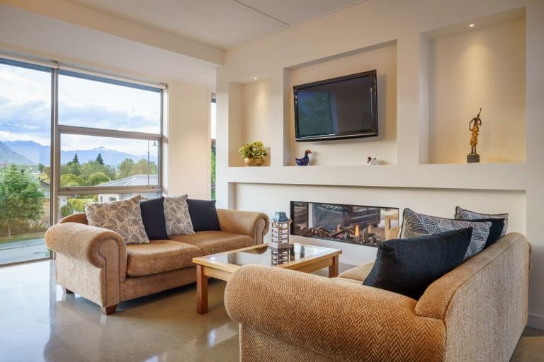 Photo of property in 10 Bevan Place, Wanaka, 9305