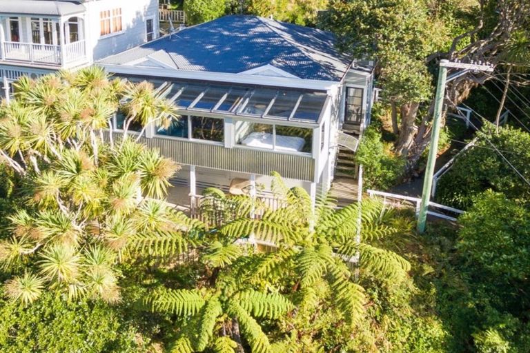 Photo of property in 7 Northland Road, Northland, Wellington, 6012