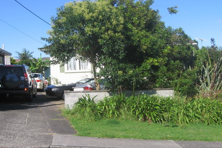 Photo of property in 89 Tonar Street, Northcote, Auckland, 0627