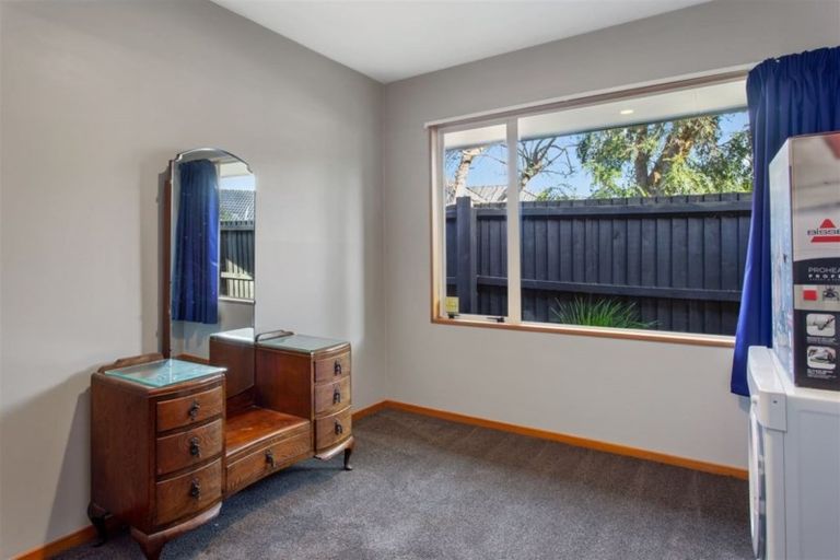 Photo of property in 2/28 Kirsten Place, Parklands, Christchurch, 8083