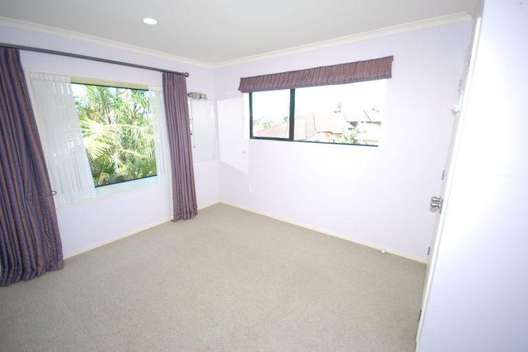 Photo of property in 2/16 Roberts Road, Glenfield, Auckland, 0629