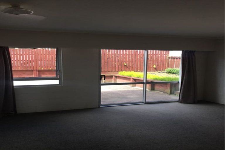 Photo of property in 60b Royal Road, Massey, Auckland, 0614