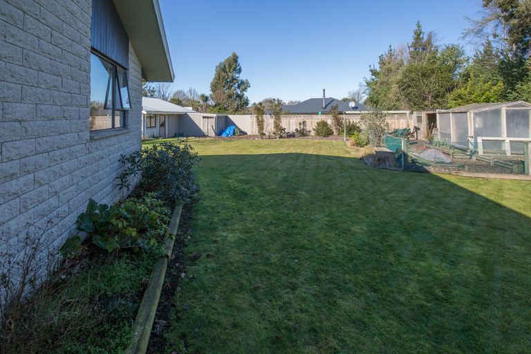 Photo of property in 16 Taiaroa Place, Southbridge, 7602