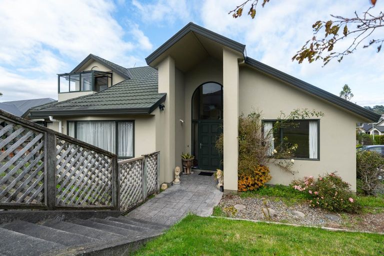 Photo of property in 16 Waverton Terrace, Churton Park, Wellington, 6037