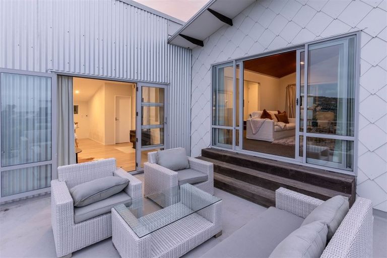 Photo of property in 16 Glendevere Terrace, Redcliffs, Christchurch, 8081