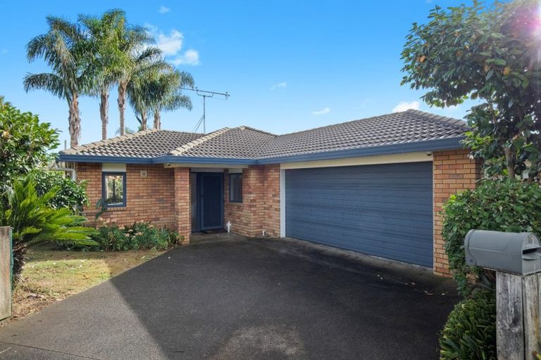 Photo of property in 16 Ranch Place, Pukekohe, 2120