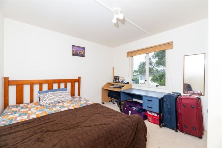 Photo of property in 80k Tirimoana Road, Te Atatu South, Auckland, 0602
