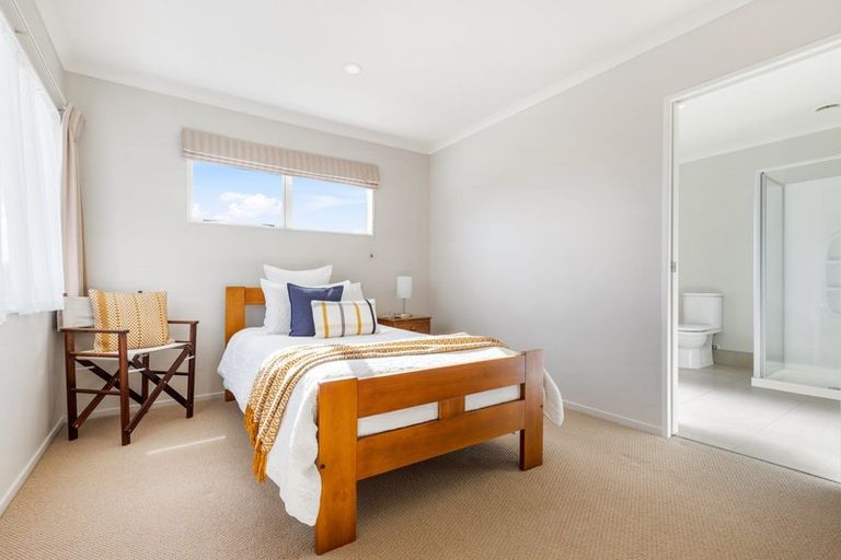 Photo of property in 51 William Gamble Drive, Greenhithe, Auckland, 0632