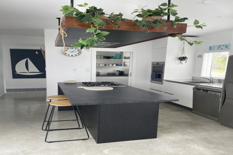 Photo of property in 2 Taimoana Close, Mangawhai Heads, Mangawhai, 0505