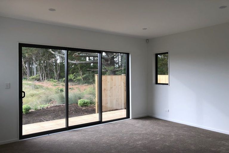 Photo of property in 30 Konoba Avenue, Kumeu, 0810