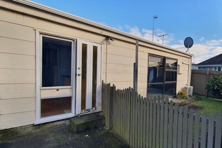 Photo of property in 28 Middlemore Crescent, Papatoetoe, Auckland, 2025