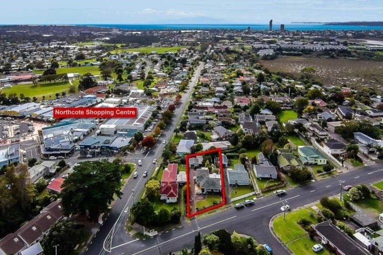 Photo of property in 12 Exmouth Road, Northcote, Auckland, 0627