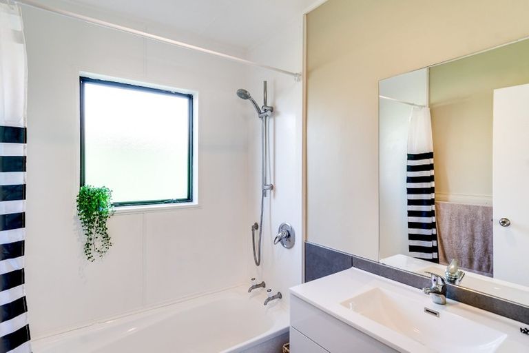 Photo of property in 25a Windsor Terrace, Taradale, Napier, 4112