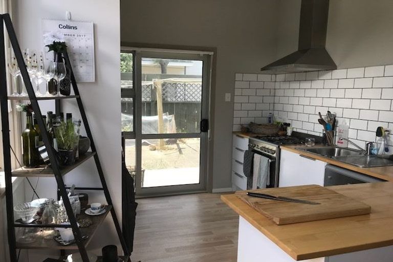 Photo of property in 207 Onepu Road, Lyall Bay, Wellington, 6022