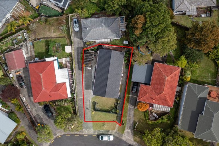 Photo of property in 1/11 Cassia Place, Sunnynook, Auckland, 0620