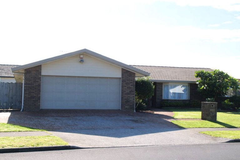 Photo of property in 57 Matterhorn Crescent, Northpark, Auckland, 2013
