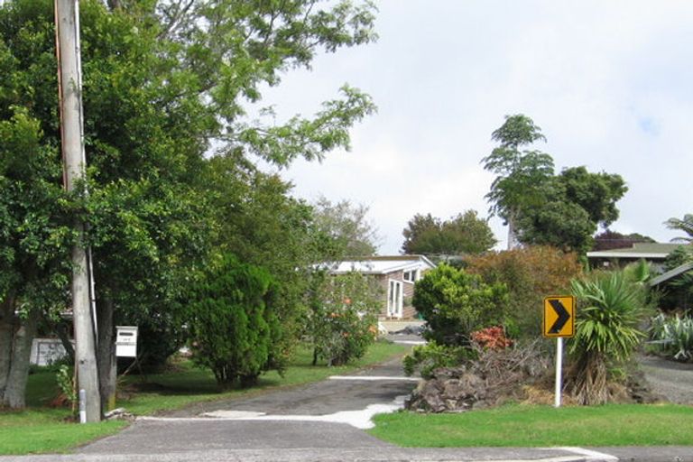 Photo of property in 103 Colwill Road, Massey, Auckland, 0614