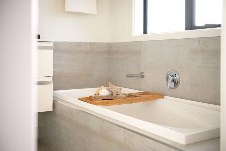 Photo of property in 8 Faber Place, Rototuna North, Hamilton, 3210