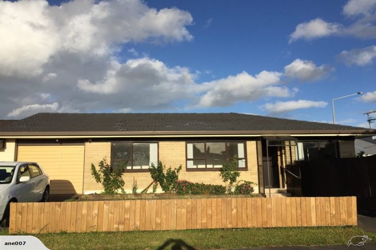 Photo of property in 1/1 Wattle Street, New Lynn, Auckland, 0600
