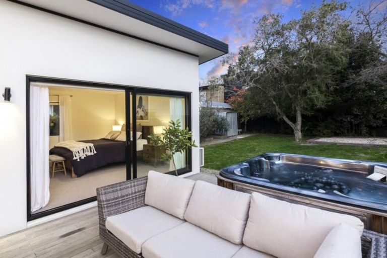 Photo of property in 136 Edgeware Road, St Albans, Christchurch, 8014