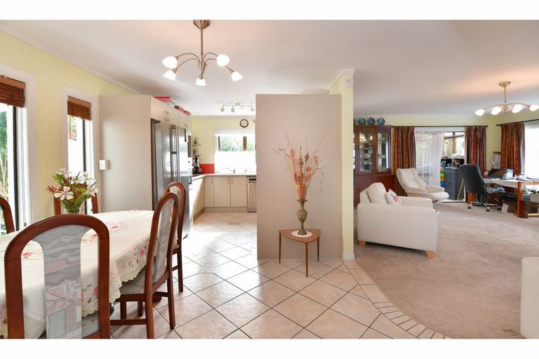 Photo of property in 34 Doment Crescent, Orewa, 0931