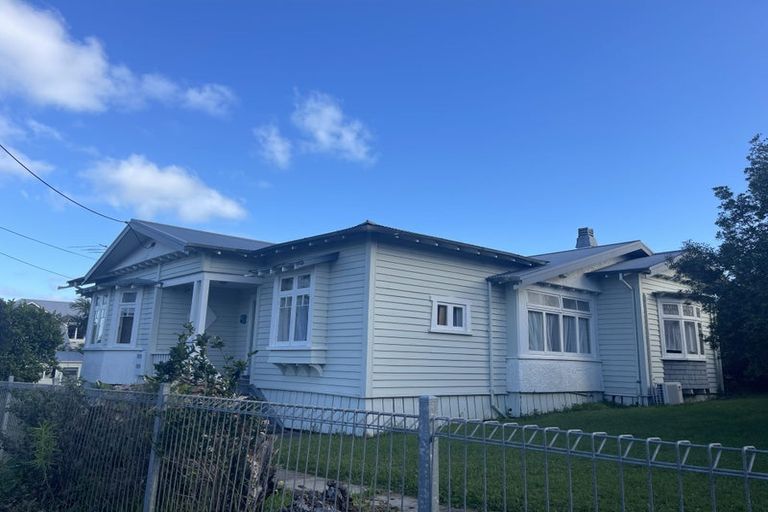 Photo of property in 116 Onewa Road, Northcote, Auckland, 0627