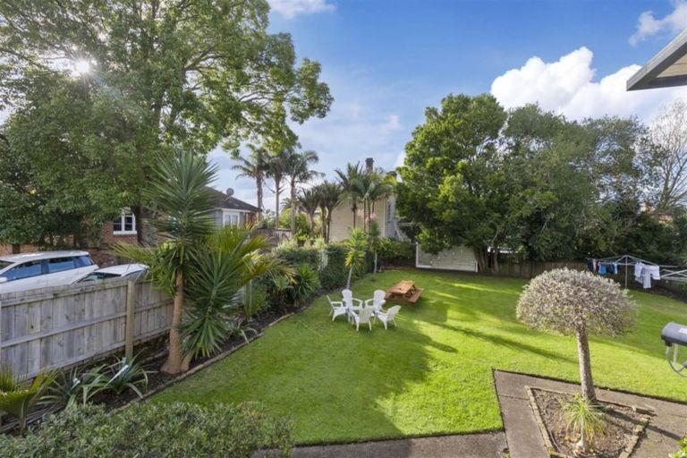 Photo of property in 12/2 Westwood Terrace, Saint Marys Bay, Auckland, 1011