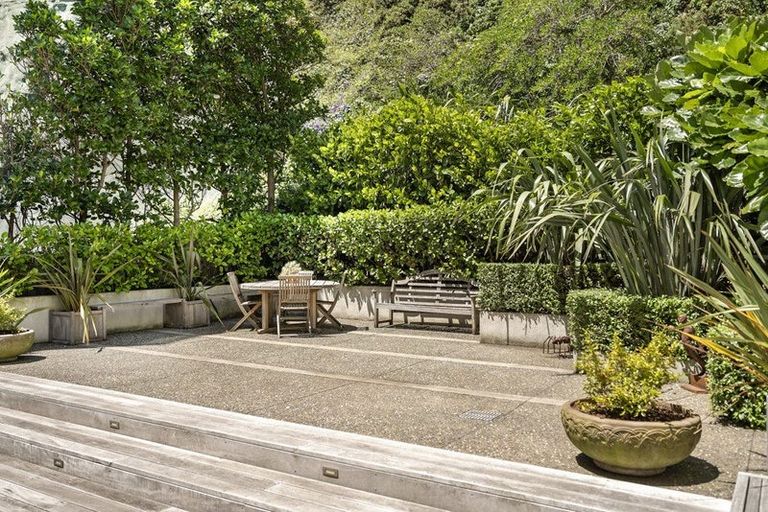 Photo of property in 90 Oriental Parade, Oriental Bay, Wellington, 6011