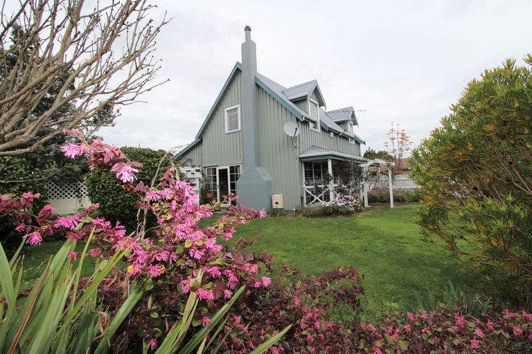 Photo of property in 1 Tington Avenue, Wattle Downs, Auckland, 2103