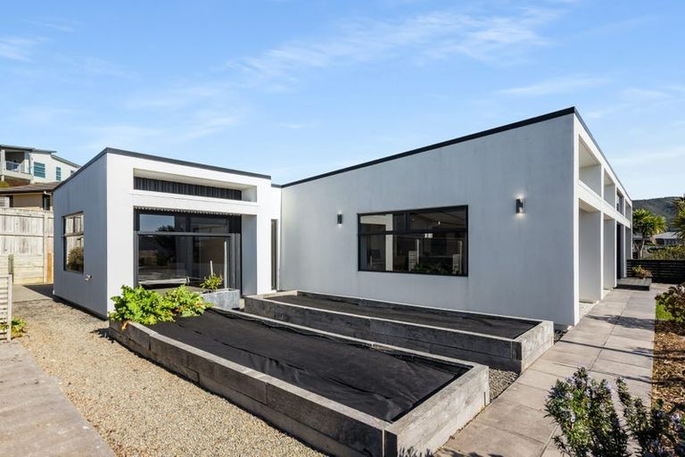 Photo of property in 3 Grace Cove, Aotea, Porirua, 5024