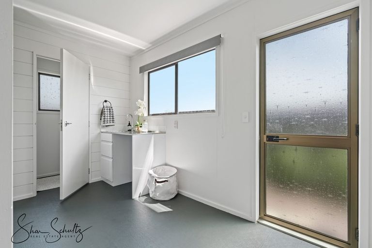 Photo of property in 4 Skelton Crescent, Paparoa, 0571