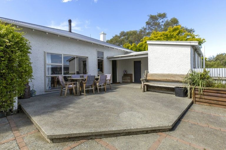 Photo of property in 429 Timaru Road, Waimate, 7978