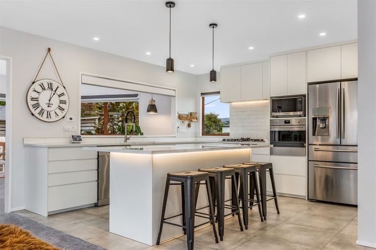 Photo of property in 2 Navigation Drive, Whitby, Porirua, 5024