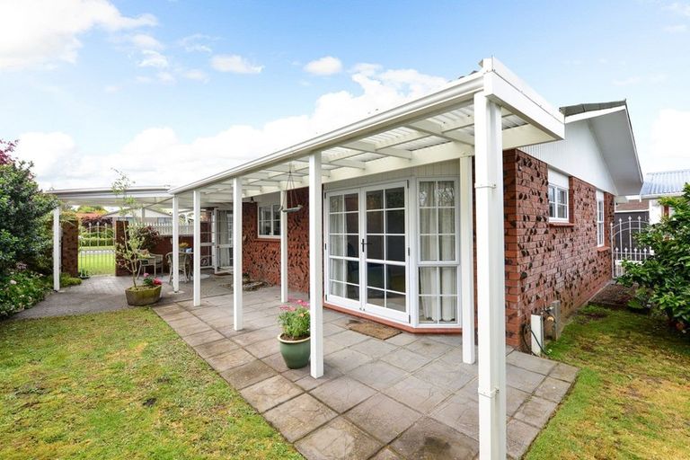 Photo of property in 11 Sandalwood Drive, Dinsdale, Hamilton, 3204