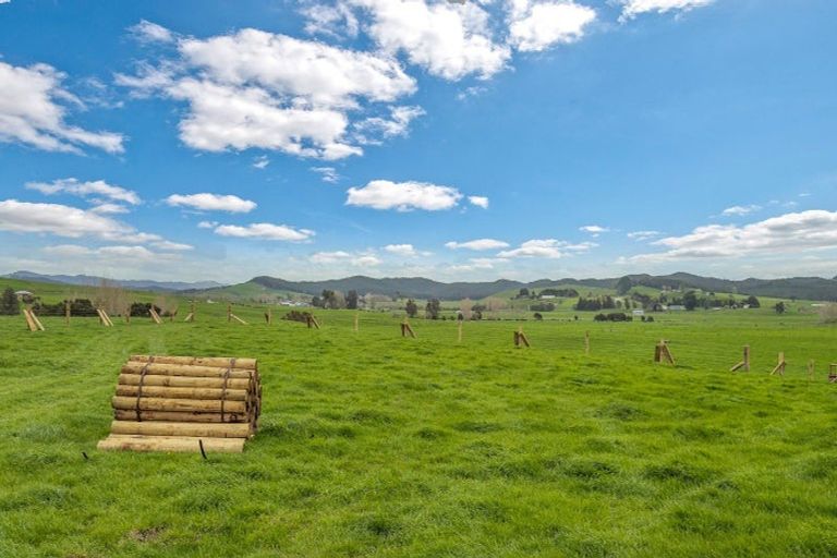 Photo of property in 288 Dimmock Road, Waitakaruru, 2471