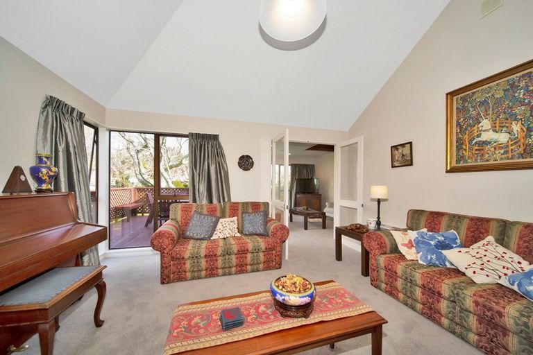 Photo of property in 6a Spencer Place, Merrilands, New Plymouth, 4312