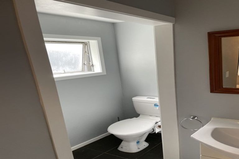 Photo of property in 2/65 Cliff View Drive, Green Bay, Auckland, 0604