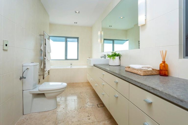 Photo of property in 15 Lake View Road, Takapuna, Auckland, 0622