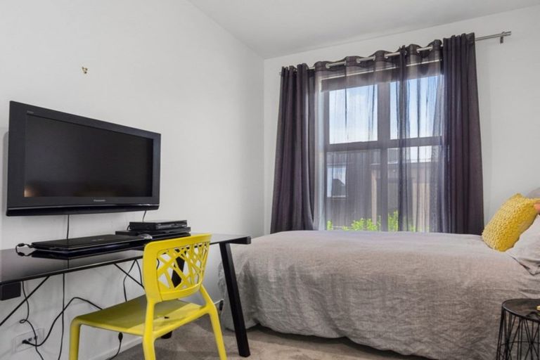 Photo of property in 16 Awanui Crescent, Matakana, 0985