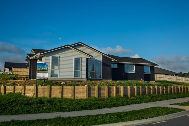 Photo of property in 11 Waikohi Avenue, Glenbrook, Waiuku, 2681