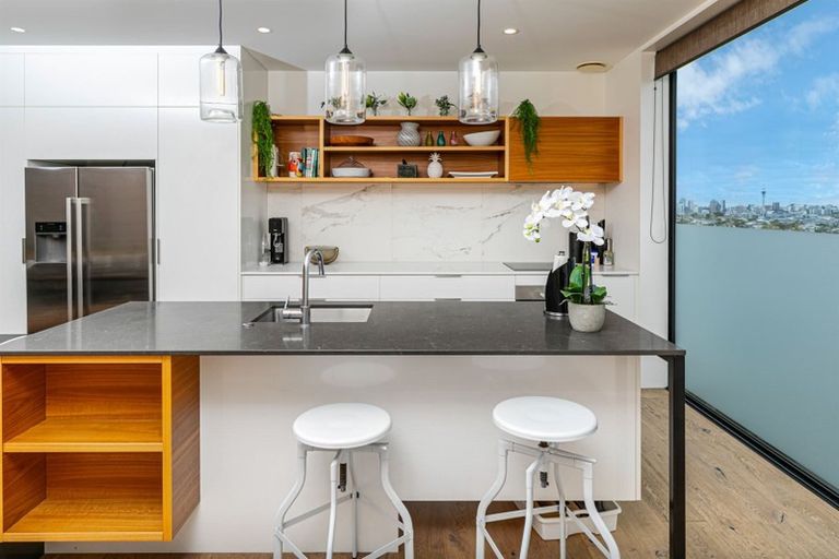 Photo of property in Sugar Lane Apartments, 5/31 Rawene Road, Birkenhead, Auckland, 0626