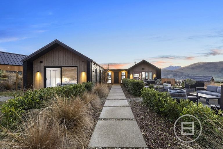 Photo of property in 3 Rabbiters Drive, Jacks Point, Queenstown, 9371