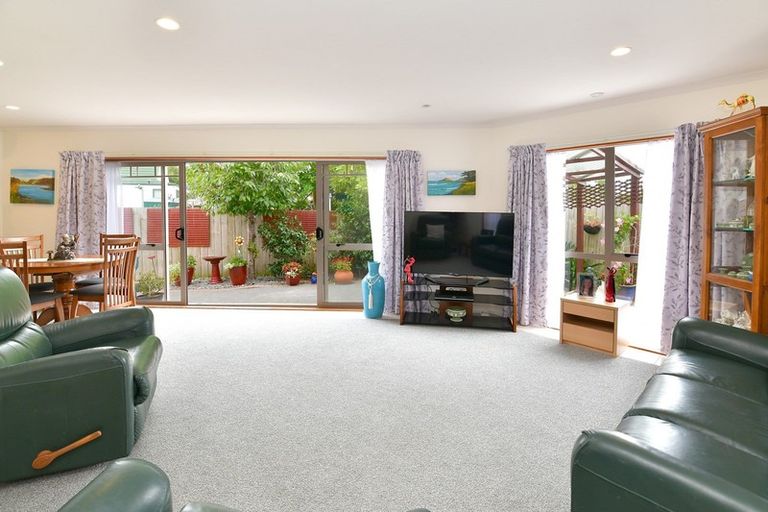 Photo of property in 40 Red Hibiscus Road, Stanmore Bay, Whangaparaoa, 0932
