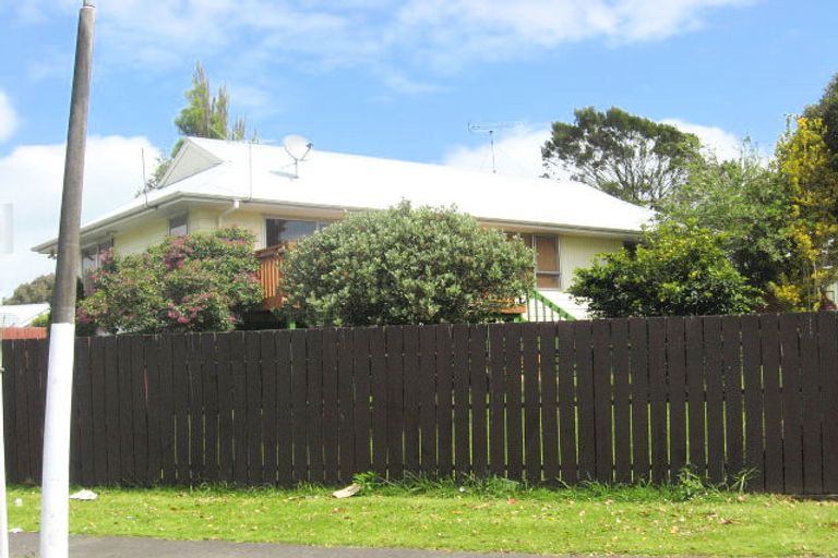 Photo of property in 40 Moncrieff Avenue, Clendon Park, Auckland, 2103