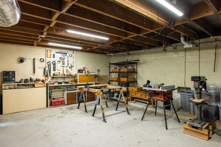 Photo of property in 1 Ashford Place, Havelock North, 4130