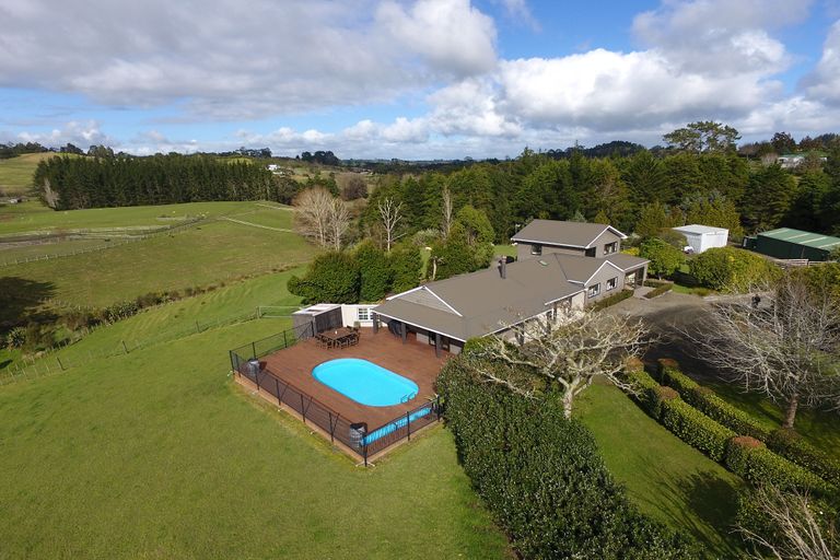 Photo of property in 56 Monowai Road, Wainui, Silverdale, 0994